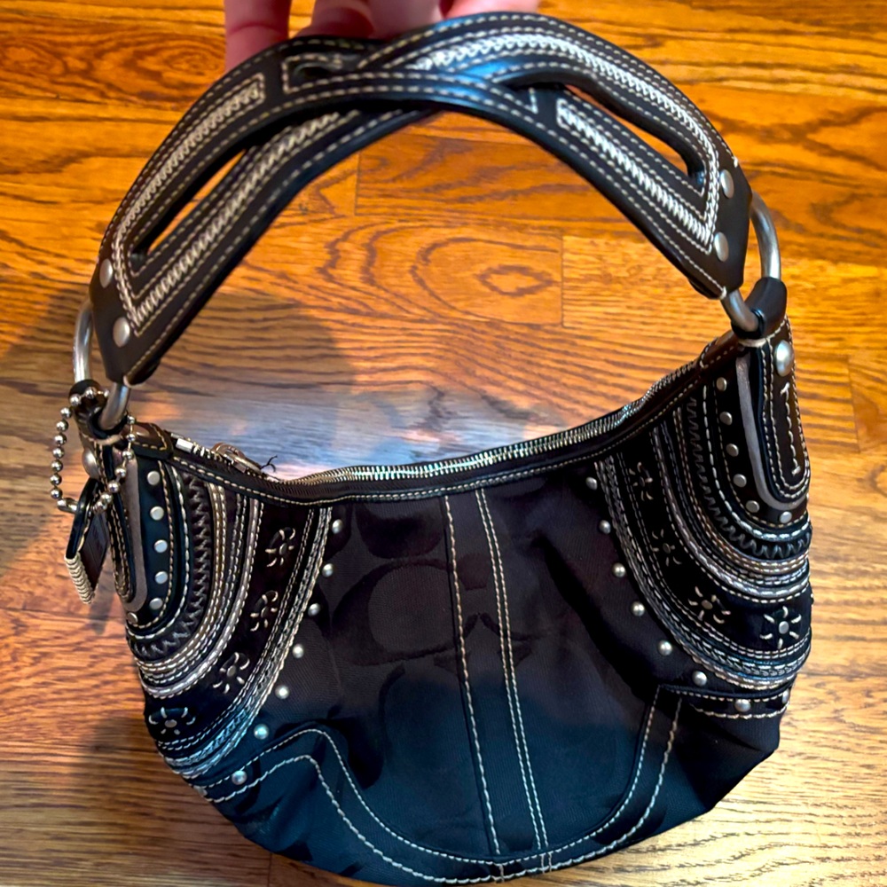 COACH Stylish Black Handbag with Beautiful Stitching